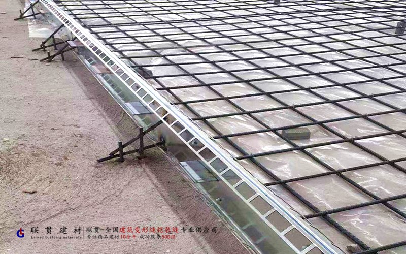 海西LG160-3000镀锌钢板铠装缝案例